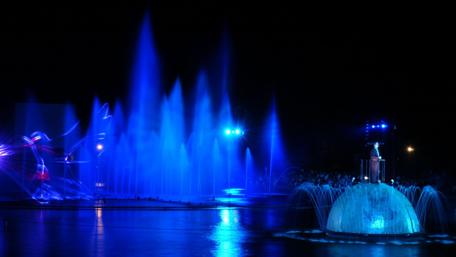 Enchanting Night Fountain Display in Blue Light wallpaper