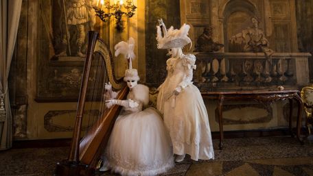 Venetian Carnival Musicians in Historical Costumes wallpaper