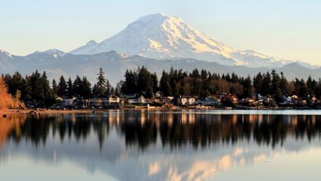 Lake Tapps and Mount Rainier - Washington wallpaper