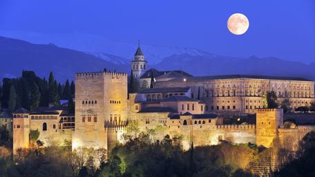 Alhambra Palace at night wallpaper