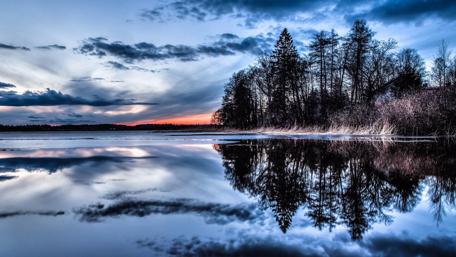 Beautiful winter reflection wallpaper