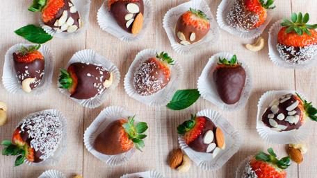 Chocolate-covered fruit wallpaper