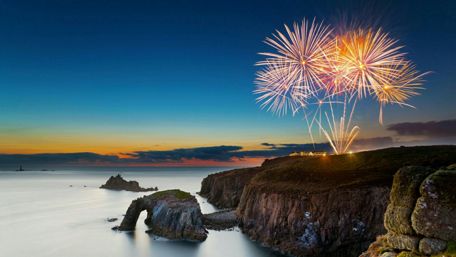 Fireworks at the Lands End wallpaper