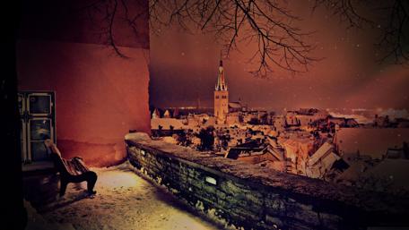 Night mood in Tallinn (Estonia) wallpaper