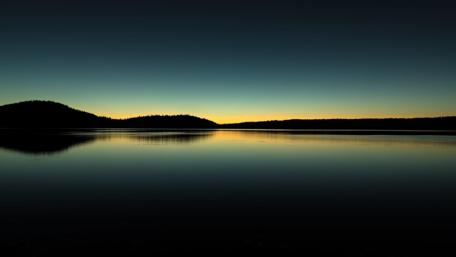 Horizon at dusk wallpaper