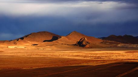 The distant hills wallpaper