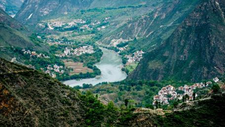 The Qiang villages outside Danba at the foot of Moerduo Mountain wallpaper