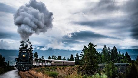 Locomotive in the mountains wallpaper
