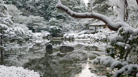 Heian Shrine in winter wallpaper