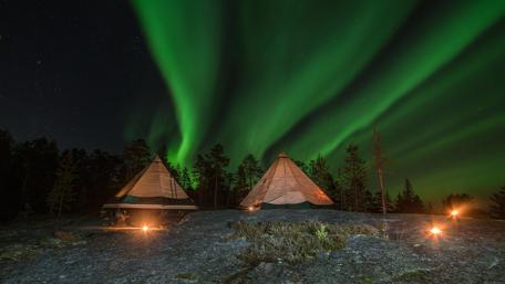 Green Northern Lights in Lapland wallpaper