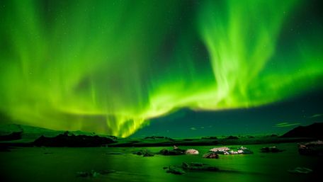 Northern lights in Iceland wallpaper