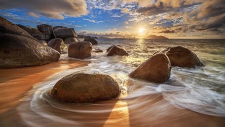Sunset in Samudra Beach (Indonesia) wallpaper