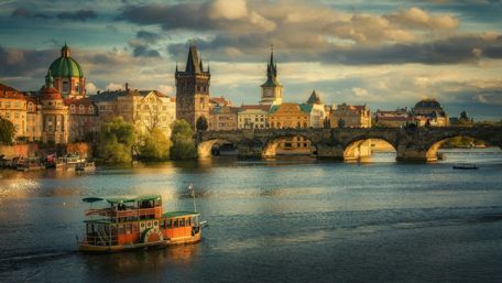 The Charles Bridge in Prague wallpaper