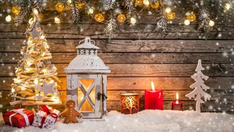Festive Glow of Christmas Warmth wallpaper