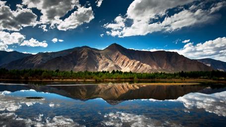 Lhasa River scenery wallpaper