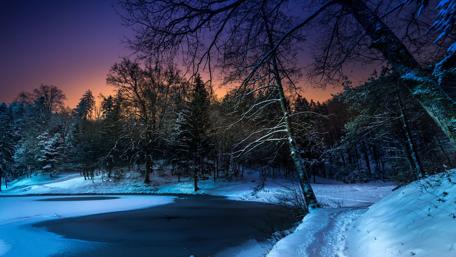 Frozen lake at night wallpaper