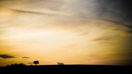 Tranquil Sunset Over Distant Horizon wallpaper