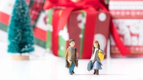 Christmas couple figures wallpaper