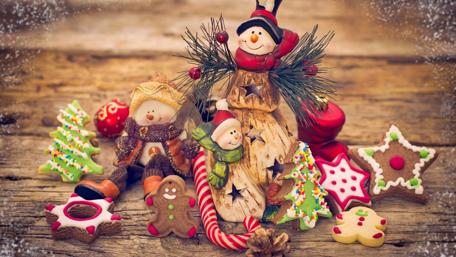 Snowman wiht gingerbread wallpaper