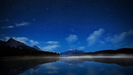 Tranquil Night Under a Starry Sky wallpaper