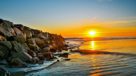 Sunset Serenity Over the Coastline wallpaper
