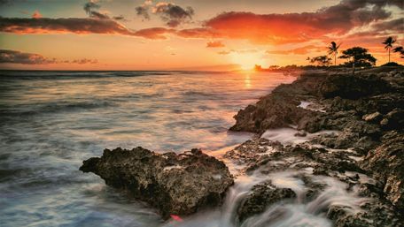 Serene Shoreline at Sunset wallpaper