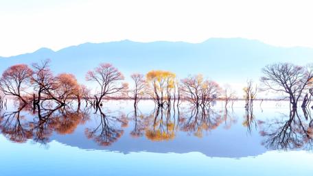 Huanglong Pond reflection wallpaper