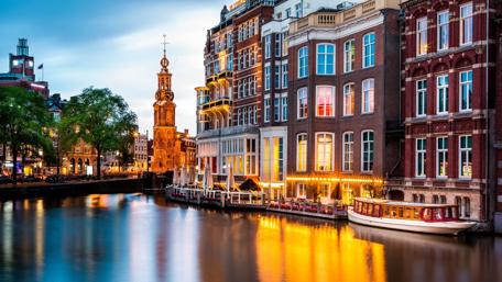 Munttoren from the canal wallpaper
