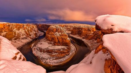Colorado River Horseshoe Bend in winter wallpaper