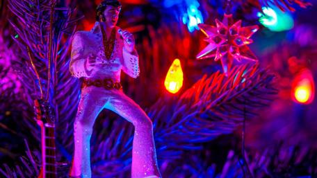 Elvis Christmas decoration wallpaper