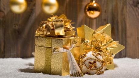 Golden Christmas Elegance for Your Festive Season wallpaper