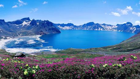 Changbaishan Tianchi (Heaven Lake) wallpaper