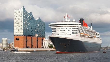 Hamburg Queen Mary 2 wallpaper