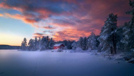 Frozen lake wallpaper
