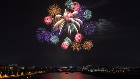 Fireworks above Huangpu River, Shanghai wallpaper