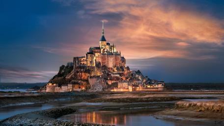 Mont Saint-Michel Castle at night wallpaper