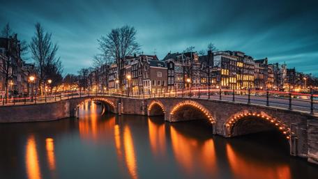 Evening Serenity Over Amsterdam's Keizersgracht Canal wallpaper