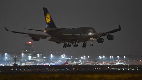 Lufthansa 747-400 wallpaper