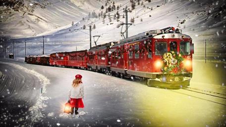 The little girl waiting for the train wallpaper