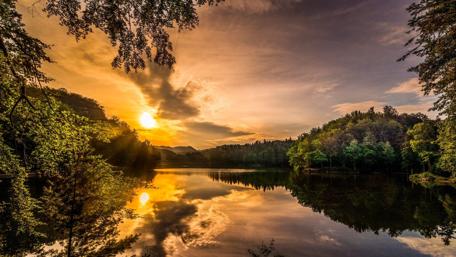 Lake Trakoscan at sunset (Croatia) wallpaper