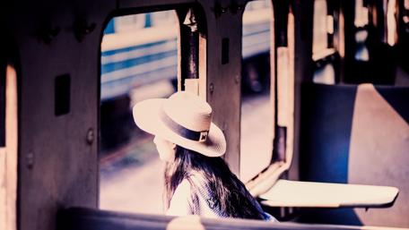 Girl in hat wallpaper