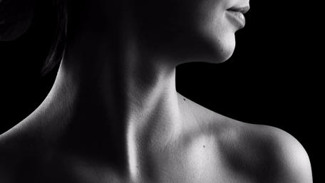 Beautiful shoulders wallpaper