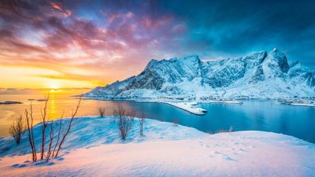 Sakrisoya island (Reine, Lofoten, Norway) wallpaper