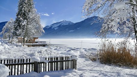 Snowy winter landscape wallpaper