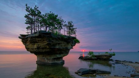Turnip Rock at dusk (Michigan) wallpaper