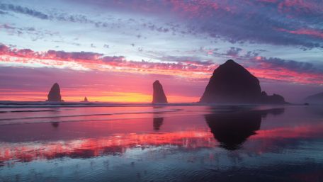 Tranquil Sunset Over the Ocean Shoreline wallpaper