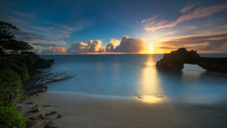 Pura Batu Bolong - Tanah Lot, Bali, Indonesia wallpaper
