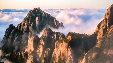Huangshan in sea of clouds wallpaper