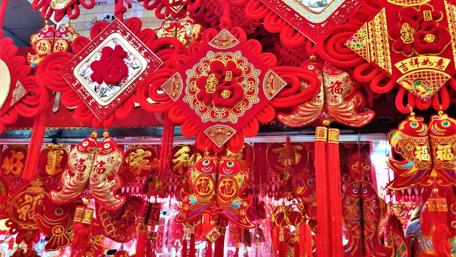 Vibrant Chinese Knot Decorations for Prosperity wallpaper