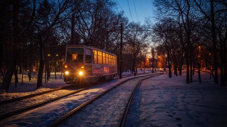 Tram at dusk wallpaper